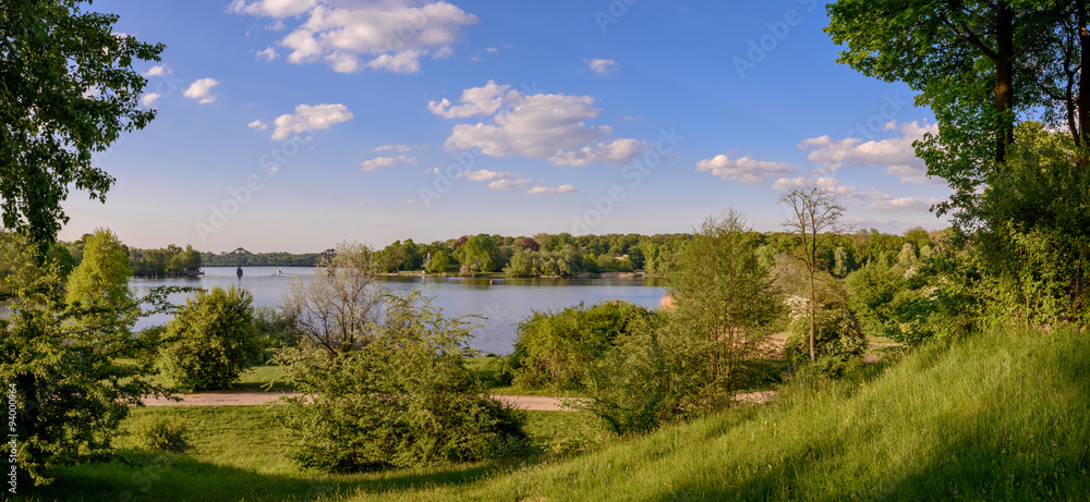 Panoramablick vom Park Babelsberg über die Glienicker Lake