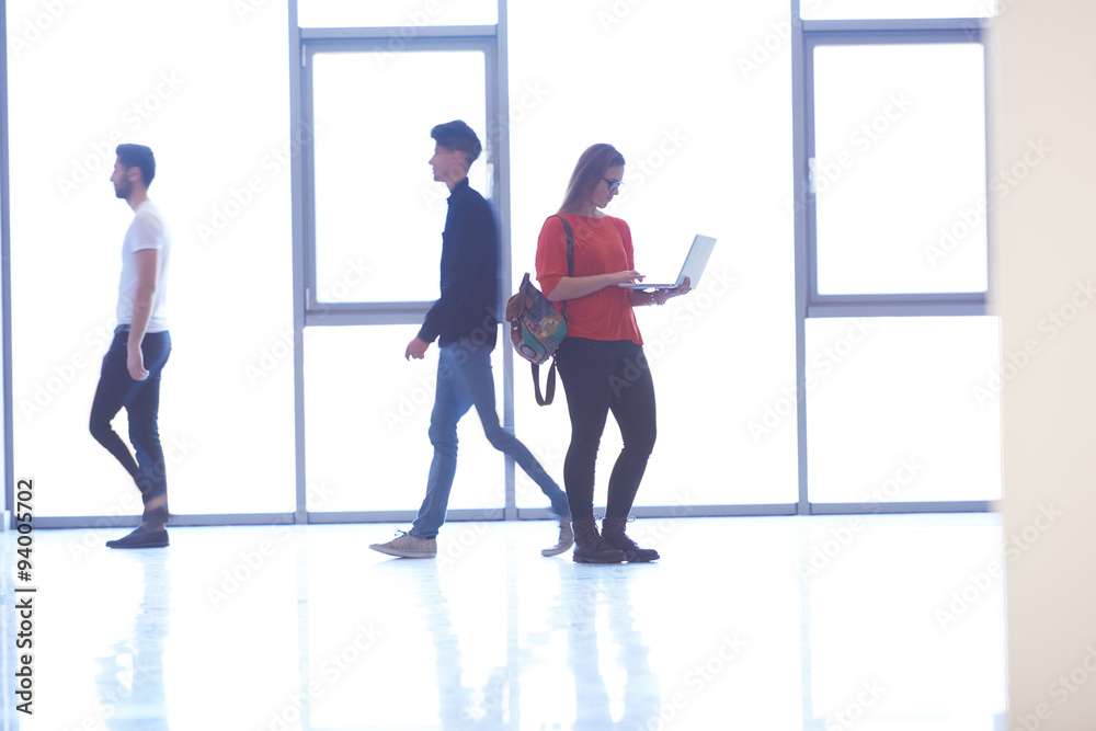 Obraz premium student girl standing with laptop, people group passing by