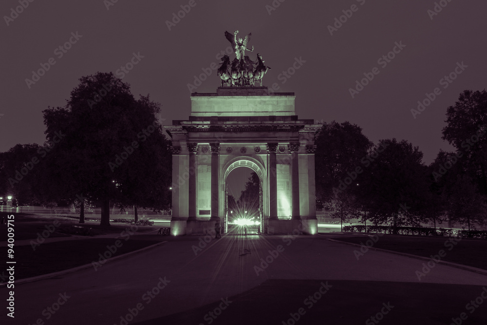 Wellington Arch by night black and white photography split tonin Wellington Arch by night black and white photography split tonin