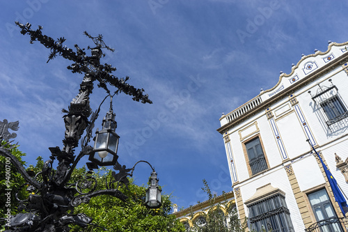 antiguas calles de la Judería de Sevilla, Barrio de Santacruz, Andalucía photo