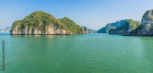 Halong Bay Vietnam © Simon Dannhauer