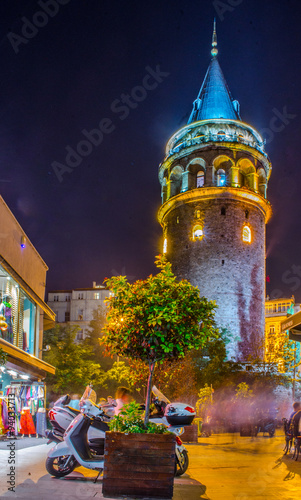 Canvas Print Night view over illuminated galata tower in beyoglu, istanbul.
