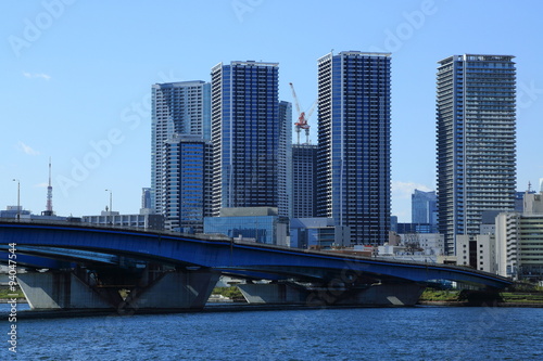 晴海大橋と高層マンション群 © isami