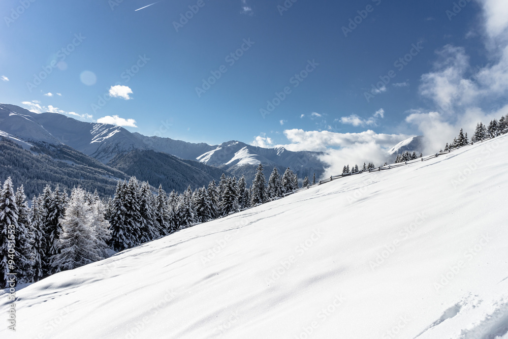 Ausblick auf angrenzende Gebirge oberhalb von Davos.