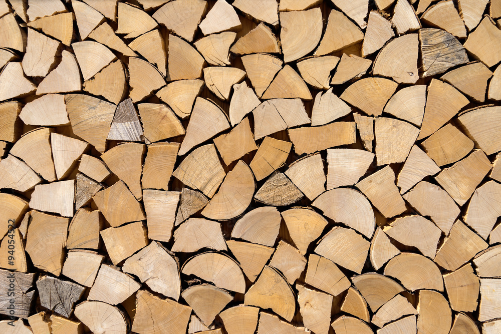 Imitierter Holzstapel aus kurzen Holzstücken Imitierter Holzstapel aus kurzen Holzstücken