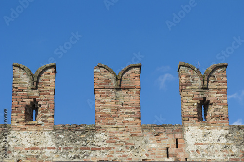Canvas-taulu Fortified castle wall in italy