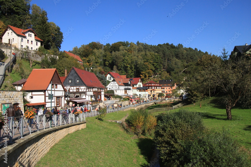 Der Kurort Rathen in der Sächsischen Schweiz ist Ausgangspunkt vieler Wandertouren (hier Ortszentrum Niederrathen am Grünbach)