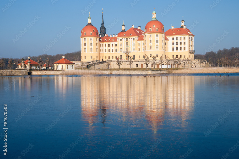 Schloss Moritzburg an einem klaren Wintertag