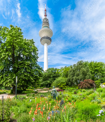 Obraz na płótnie Beautiful Planten um Blomen park and famous Heinrich-Hertz-Turm, Hamburg, Germany w salonie