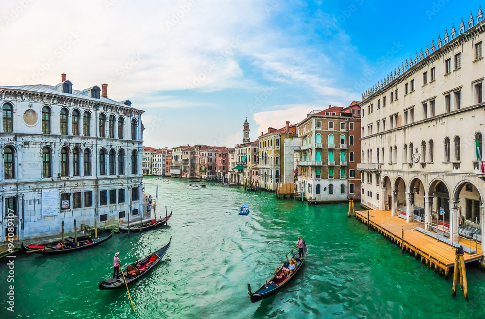 Fototapeta premium Panoramic view of famous Canal Grande from famous Rialto Bridge in Venice, Italy