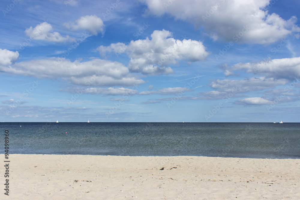 sandy beach / Sandy beach on the Baltic Sea
