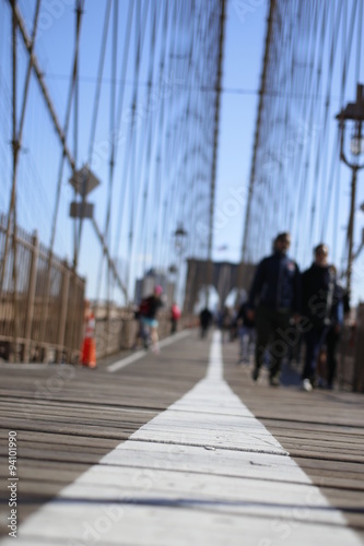 New York: Brooklyn Bridge - walkway 