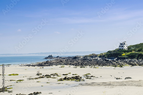 Strand und freistehendes Haus, Locquirec,, Finistere, Bretagne