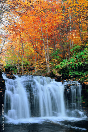 Fototapeta Naklejka Na Ścianę i Meble -  Autumn waterfalls