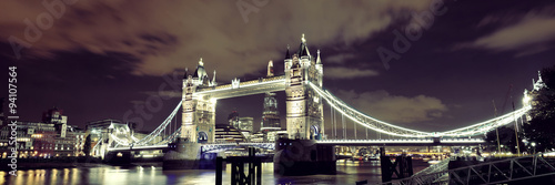 Plakat Nocna panorama Londyńskiego mostu Tower Bridge of London 
