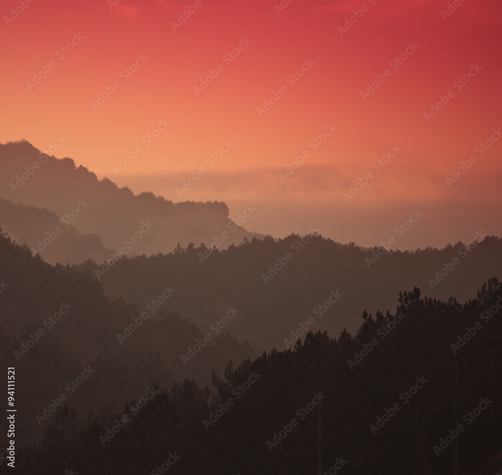 Obraz premium Mountains on sunset