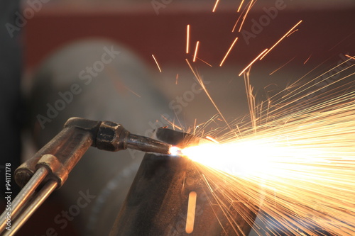 Worker cut pipe by gas cutting