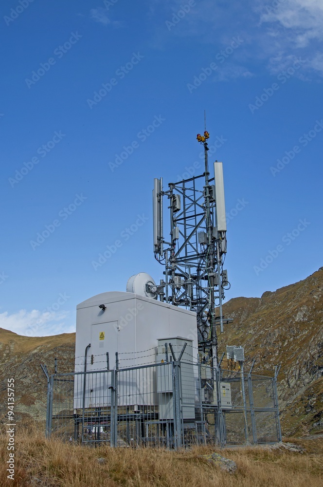 Obraz premium Communications GSM antenna in the high mountains