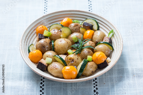 Vegane Kartoffel-Zucchini -Kürbis -Pfanne mit Räuchertofu 