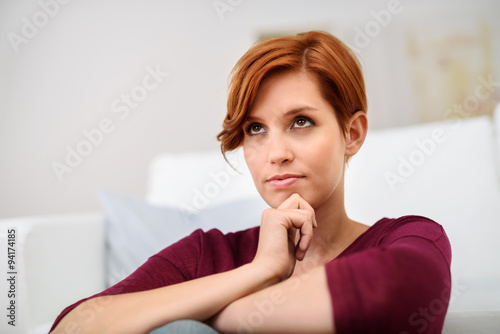 frau schaut in gedanken nach oben photo