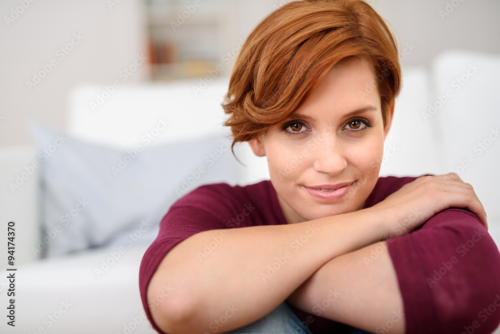 portrait einer attraktiven frau mit braunen augen portrait einer attraktiven frau mit braunen augen