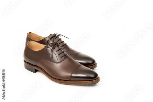 男性用の茶色の革靴