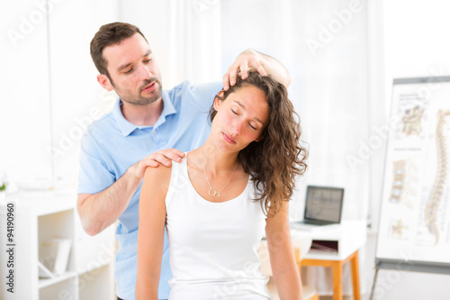 Young attractive woman being manipulated by physiotherapist © Production Perig
