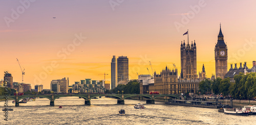 london skyline, united kingdom © surangaw