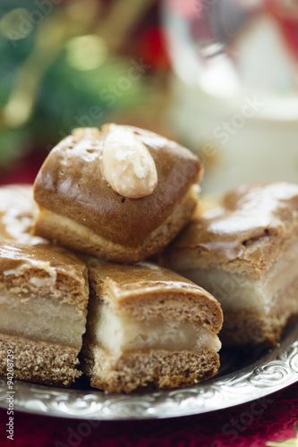 Wallpaper Mural Gingerbread cake Torontodigital.ca