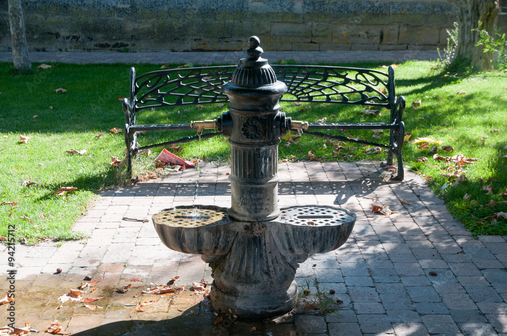 Naklejka premium Drinking water fountain