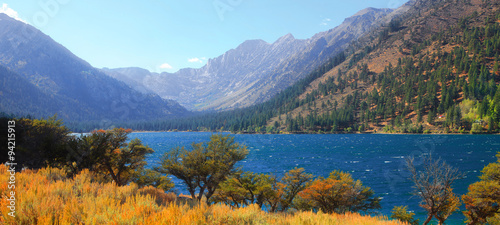 Fototapeta Naklejka Na Ścianę i Meble -  Twin lakes landscape in Sierra mountains
