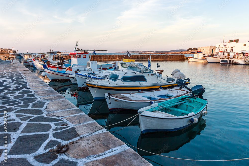 Fischerort Naoussa vor Sonnenuntergang, Insel Paros, Greece 