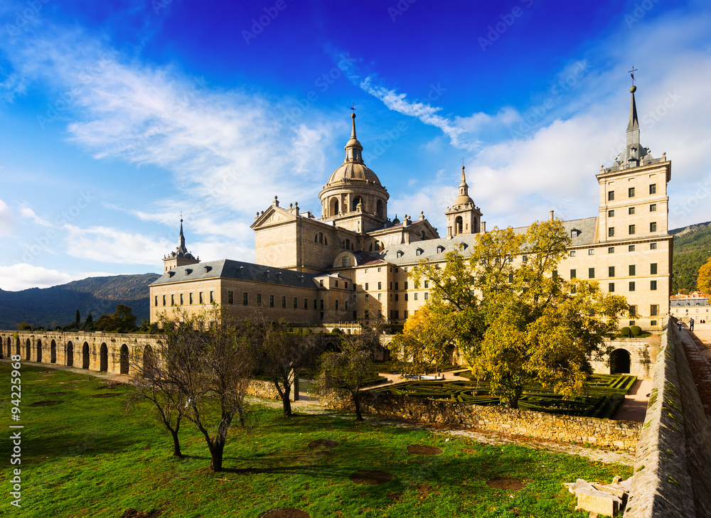 Obraz premium Royal Palace in autumn. El Escorial