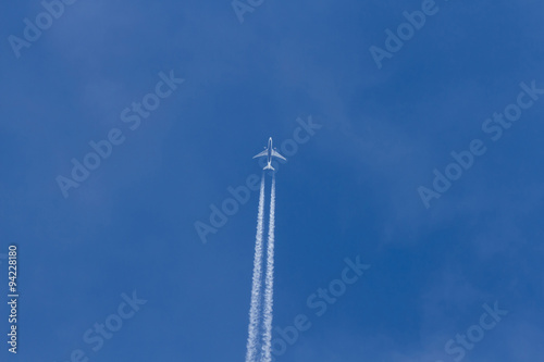 Fotografija Avion dejando Rastro en el Cielo