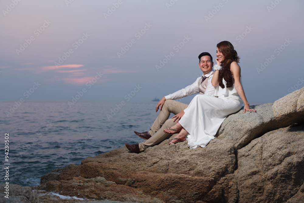 pre wedding outdoor romantic