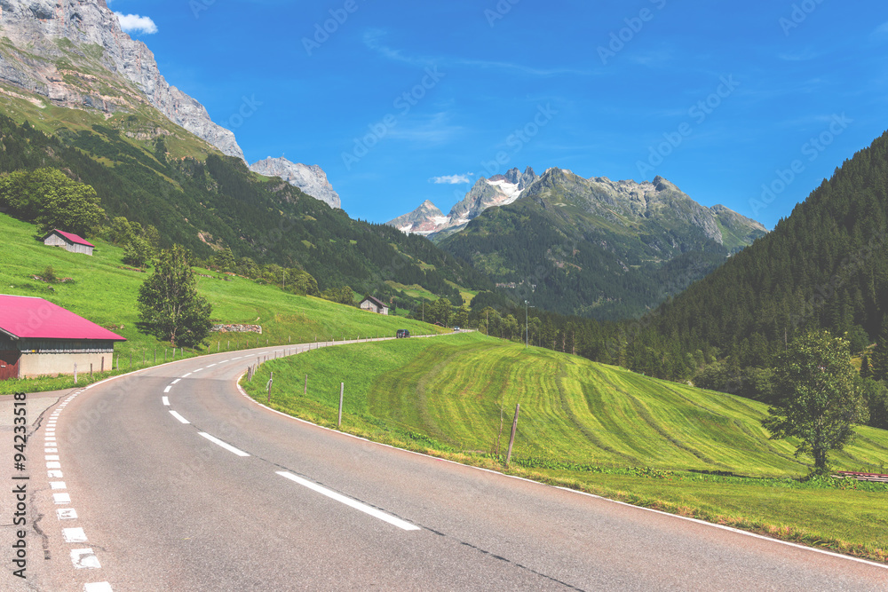 Naklejka premium Road Turn in Mountains