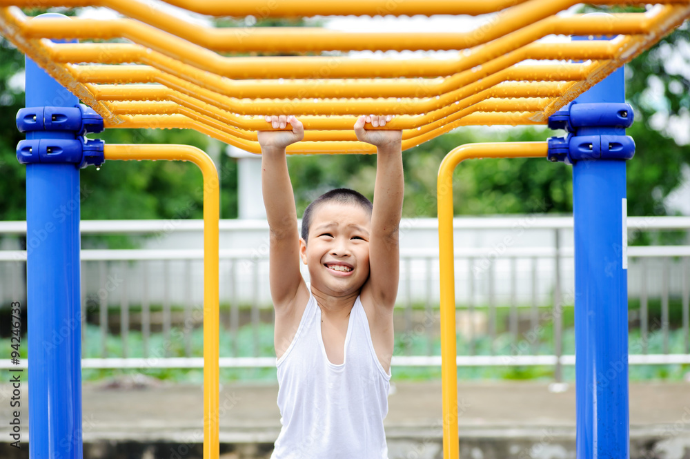 Obraz premium Boy and yellow bar