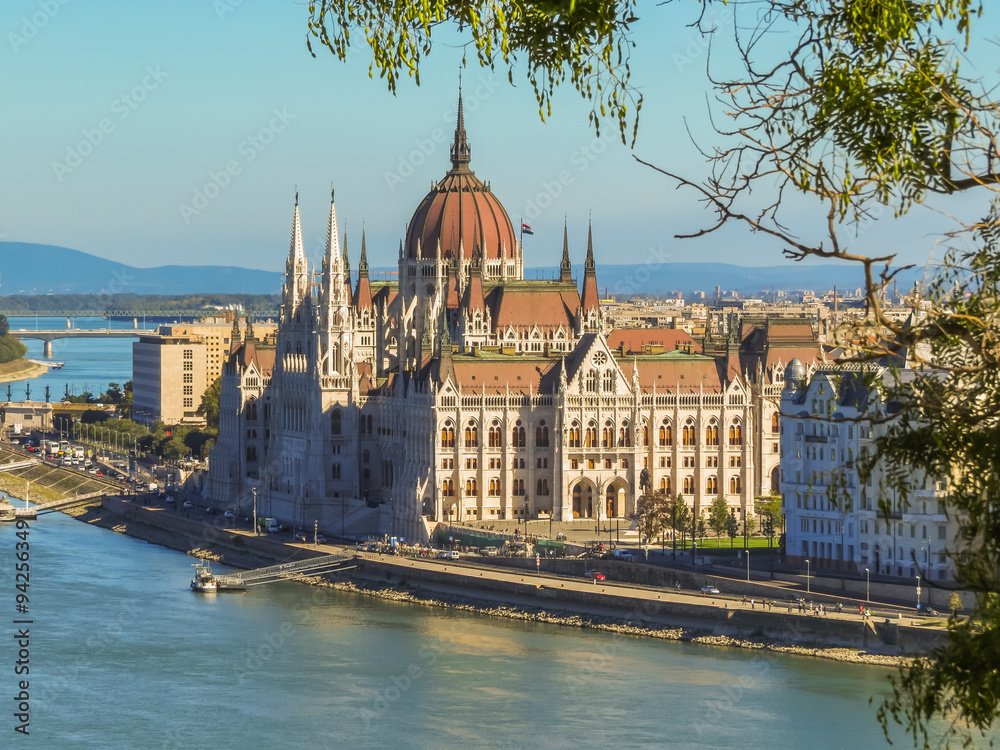 Fototapeta premium Hungarian Parliament Building and Danube River, Budapest, Hungary