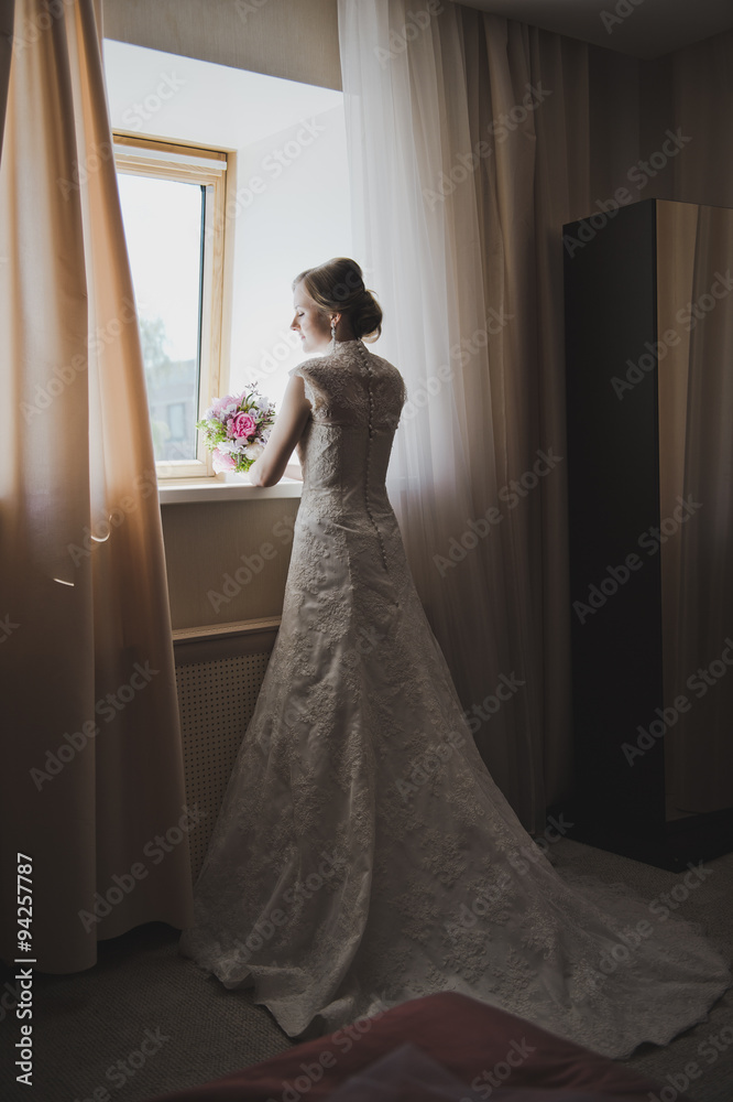 Wedding dress with large plume 3755. Wedding dress with large plume 3755.