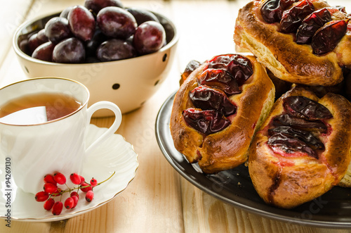 пирожки со сливой
pies with plum 