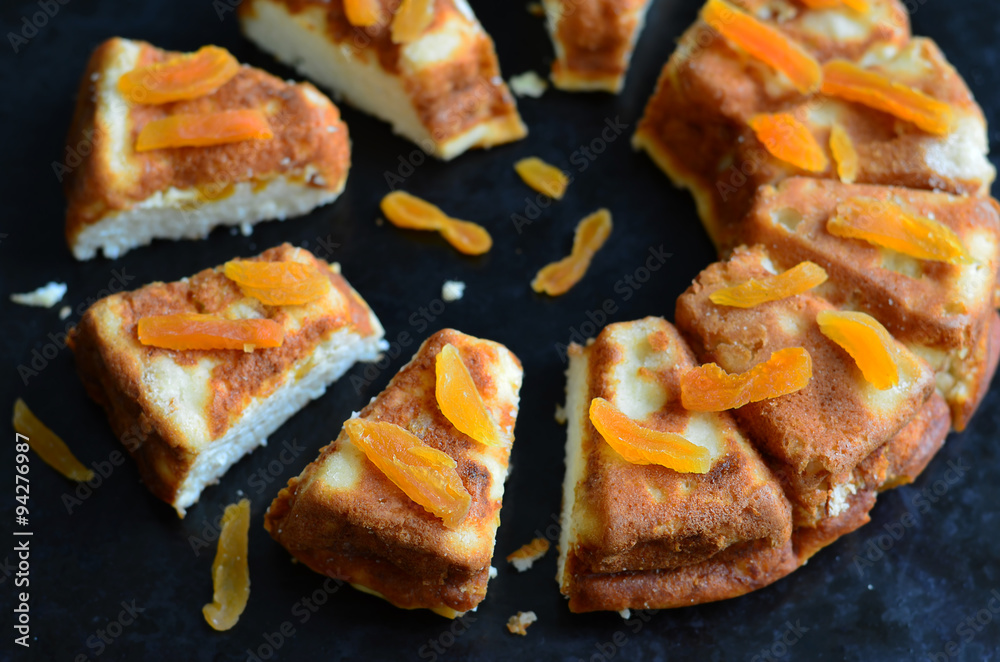 Cottage cheese cake with apricots