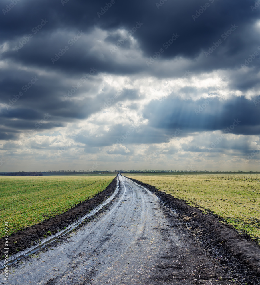 Naklejka premium dirty road to horizon and dramatic sky