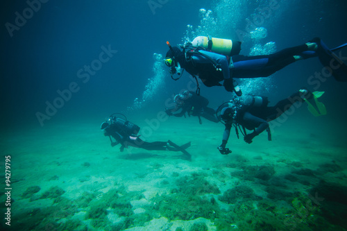 Scuba divers © yossarian6