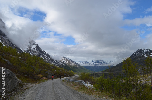 Gravel road in valley through Norwegian mountains, northern Scandes  © lembrechtsjonas