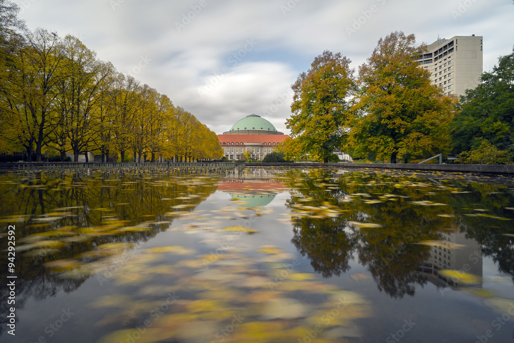 Obraz premium Autumn in Hannover city park
