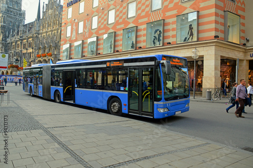 Рейсовый автобус на улице Мюнхена, Германия