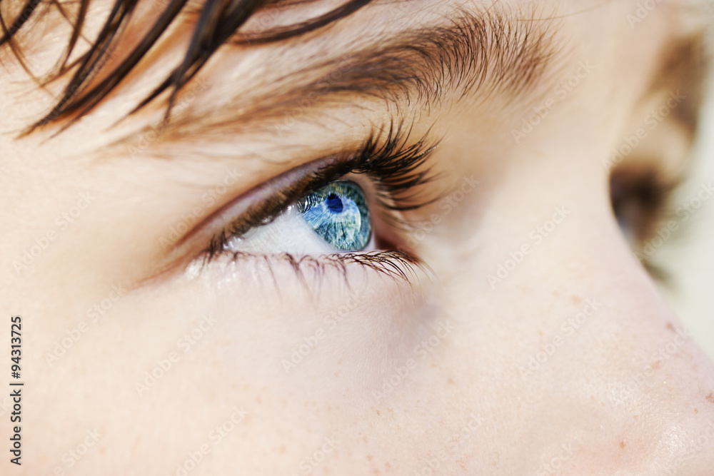 Naklejka premium insightful look blue eyes boy