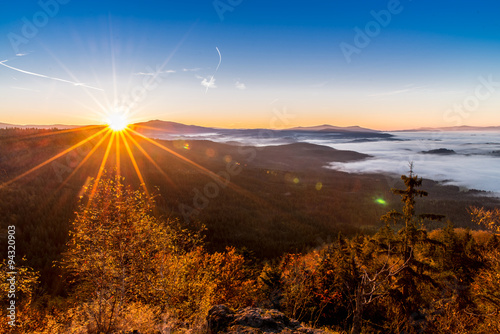 herbstlicher Sonnenaufgang im bayersichen Wald