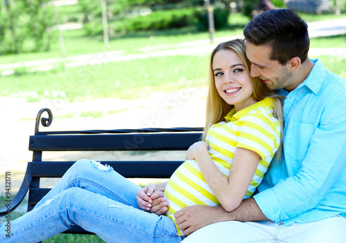 Young pregnant woman with h...
