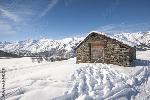 Isolated mountain hut in the snow © Paul Vinten